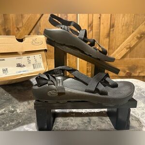 New Chaco Men’s sandal Size 9